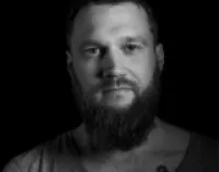 Simon Helbling - headshot.png